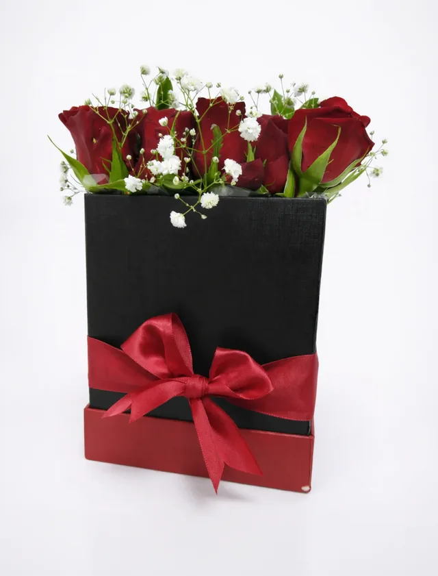 Medium Boxed red roses with Gyp: Elegance and Subtle Charm